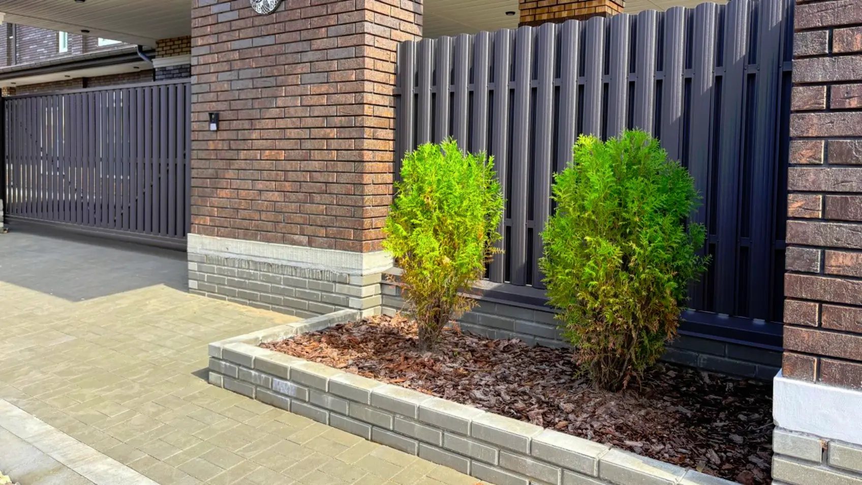 Фото 1 Штакетник Полукруглый RAL8019 МАТТЕ Темный Шоколад двусторонний